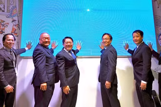 Các đại biểu thực hiện nghi lễ khai mạc Tuần lễ. (Ảnh: Cục Hợp tác quốc tế cung cấp)