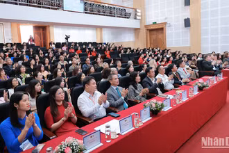 Các đại biểu dự lễ khai mạc Hội thảo.