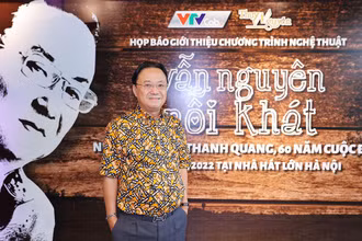 Nhà thơ Hồng Thanh Quang trong buổi họp báo về chương trình nghệ thuật. (Ảnh: Ban tổ chức chương trình cung cấp)