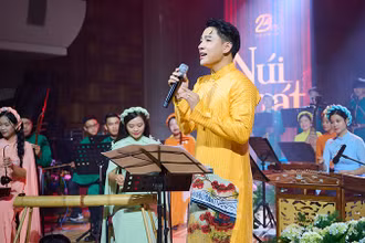 Trần Tùng Anh trong buổi ra mắt album. (Ảnh: VŨ TOÀN)