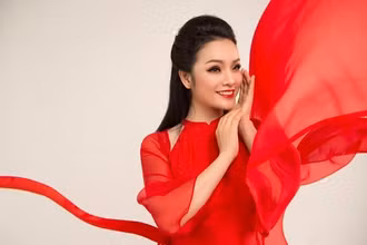 Ca sĩ, Tiến sĩ âm nhạc Tân Nhàn.