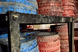Những cuốn phim được lưu trữ hàng chục năm qua bị hỏng do không bảo quản đúng điều kiện ở Hãng phim truyện Việt Nam. (Ảnh: NSND Nguyễn Thanh Vân)