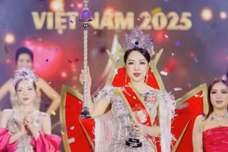 Vương miện Hoa hậu Doanh nhân Việt Nam 2025 gọi tên thí sinh Hoàng Thu Thủy. (Ảnh: BTC)