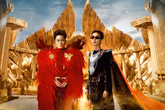 Hình ảnh ca sĩ Tùng Dương và rapper Double 2T trong MV "Cánh chim Phượng Hoàng".
