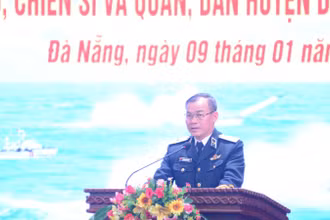 Chuẩn Đô đốc Nguyễn Đăng Tiến, Bí thư Đảng ủy, Chính ủy Vùng 3 Hải quân phát biểu.