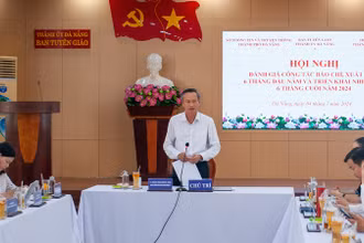 Trưởng Ban Tuyên giáo Thành ủy Đà Nẵng phát biểu tại hội nghị.