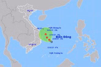 Vị trí và hướng di chuyển của áp thấp nhiệt đới lúc 19 giờ ngày 12/2. (Nguồn: nchmf.gov.vn)
