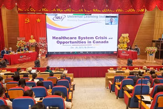 Quang cảnh Hội thảo quốc tế tại Trường Đại học Cửu Long sáng 28/12. 