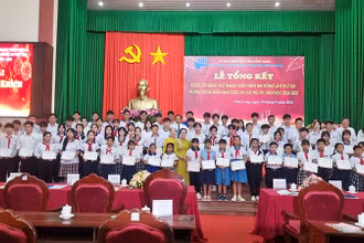 Những tác giả đạt giải cuộc thi. 