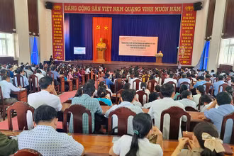 Quang cảnh chương trình tập huấn sáng 26/11. 