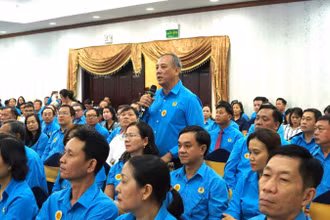 Chủ tịch Công ty TNHH Pouyuen Việt Nam phát biểu ý kiến về nhà ở cho công nhân tại buổi gặp gỡ. (Ảnh: QUÝ HIỀN)
