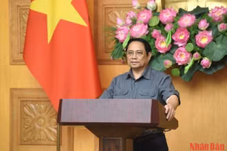 Thủ tướng Phạm Minh Chính phát biểu chỉ đạo tại cuộc họp đánh giá thiệt hại ban đầu, rút kinh nghiệm, khắc phục hậu quả cơn bão số 4, ngày 28/9 tại trụ sở Chính phủ. (Ảnh: TRẦN HẢI)