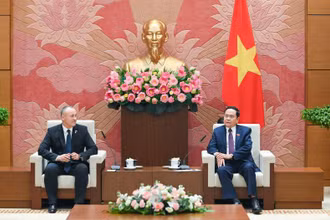 Phó Chủ tịch Thường trực Quốc hội Trần Thanh Mẫn tiếp Chủ tịch Nhóm Nghị sĩ hữu nghị Rumani-Việt Nam, Eugen Neata.
