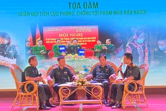 Các đại biểu trao đổi tại buổi tọa đàm. 