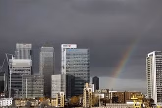 Quang cảnh trung tâm tài chính tại thủ đô London, Anh. (Ảnh: AFP/TTXVN)