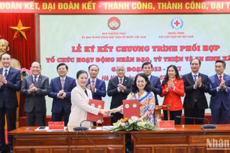 Lễ ký kết chương trình phối hợp giữa Ban Thường trực Ủy ban Trung ương Mặt trận Tổ quốc Việt Nam và Trung ương Hội Chữ thập đỏ Việt Nam.