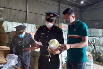 Hoạt động nghiệp vụ của công chức Hải quan. (Ảnh minh họa)