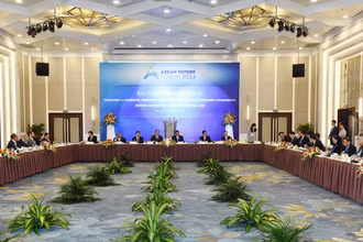 Tọa đàm với doanh nghiệp các nước ASEAN và các đối tác với chủ đề “Cộng đồng doanh nghiệp ASEAN gắn kết, tự cường và bền vững: Nắm bắt thời cơ trong thời đại số”.