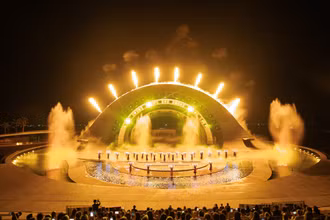 Show Nụ hôn của biển cả - Kiss Of The Sea do đạo diễn người Pháp dàn dựng. 