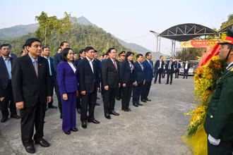 [Ảnh] Chủ tịch Quốc hội Vương Đình Huệ kiểm tra công trình xây dựng nông thôn mới tại Thái Nguyên