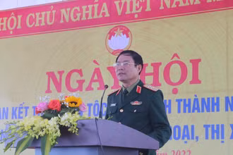 Thượng tướng Nguyễn Tân Cương phát biểu tại ngày hội.