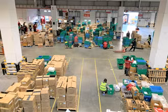Kho logistics bán tự động của hãng thương mại điện tử hàng đầu Trung Quốc JD. (Ảnh: HỮU HƯNG)