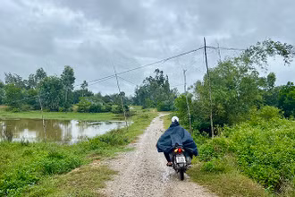 Lưới điện ở vùng nông thôn tỉnh Quảng Nam luôn tiềm ẩn những nguy cơ mất an toàn.
