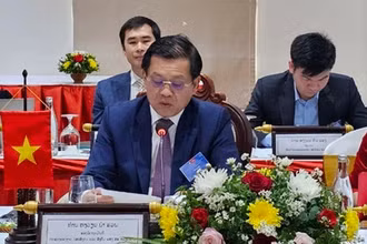 Thứ trưởng Nguyễn Bá Hoan phát biểu tại Hội nghị quan chức cao cấp Việt-Lào về lao động và phúc lợi xã hội. (Ảnh: Molisa)