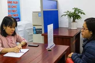 Phỏng vấn lao động tại phiên giao dịch việc làm ở Trung tâm Dịch vụ việc làm Hà Nội. (Ảnh: Nhật Quang)