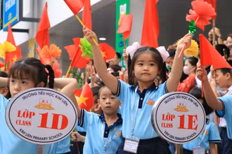 Học sinh Trường tiểu học Kim Liên, Hà Nội, trong lễ khai giảng năm học 2023-2024. (Ảnh: NAM NGUYỄN)
