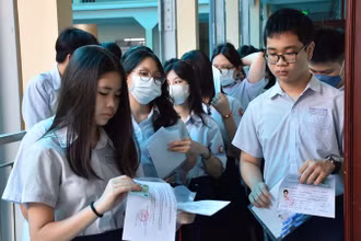 Học sinh Thành phố Hồ Chí Minh tại kỳ thi tuyển sinh lớp 10 công lập năm học 2023-2024, tháng 6/2023. (Ảnh: Thế Anh)