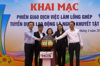 Phiên giao dịch việc làm lồng ghép tuyển dụng lao động là người khuyết tật, tháng 4/2023 (Ảnh: Ngân Anh)