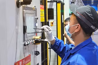 Nhà máy sản xuất công nghệ tế bào quang điện Jinko Solar 2 tại khu công nghiệp Sông Khoai, thị xã Quảng Yên. (Ảnh: QUANG THỌ)