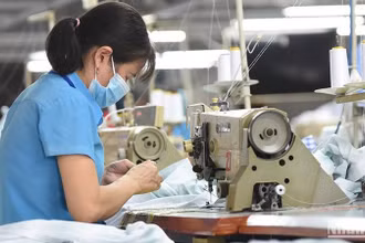 Lao động tại một doanh nghiệp ở khu công nghiệp Sông Mây, tỉnh Đồng Nai. (Ảnh: Thiên Vương)