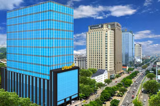 Từ nay đến hết 31/12, LPBank sẽ triển khai chương trình giảm lãi suất cho vay lên đến 2%/năm cho khách hàng hiện hữu tại Hà Nội và các tỉnh phía bắc bị thiệt hại do bão lũ.