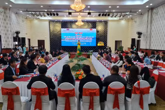 Toàn cảnh hội trường buổi gặp gỡ.