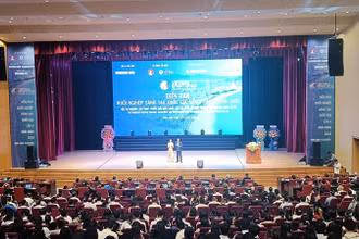 Toàn cảnh diễn đàn.