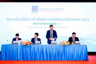 Đoàn Chủ tịch điều hành cuộc họp Đại hội đồng cổ đông PV GAS năm 2023.