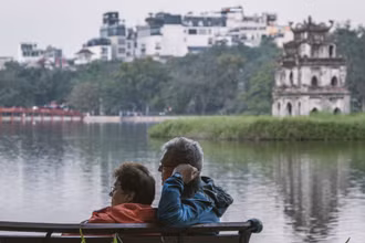 [Ảnh] Mùa đông Hà Nội đến chậm 