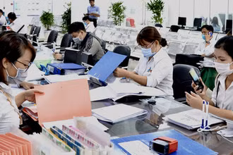 Cán bộ năng động, sáng tạo, dám nghĩ, dám làm, dám chịu trách nhiệm vì lợi ích chung được động viên, khuyến khích bằng các hình thức khác phù hợp. (Ảnh: 