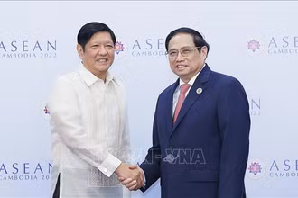 Thủ tướng Phạm Minh Chính gặp Tổng thống Philippines Ferdinand Marcos. (Ảnh: TTXVN)