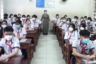 Trường Trung học cơ sở Hậu Nghĩa chỉ bố trí học sinh học 1 buổi và số lượng trên 40 học sinh/lớp.