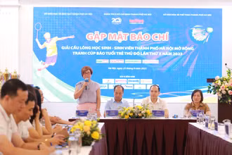 Đại diện Ban tổ chức trả lời các câu hỏi từ báo chí. 
