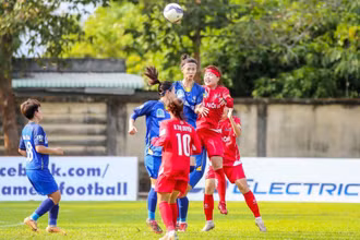 Thái Nguyên T&T (áo xanh) giành chiến thắng đậm 4-0 trước Hà Nội II. (Ảnh: VFF)