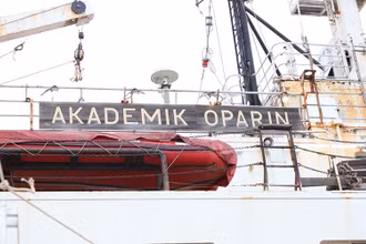Tàu “Viện sĩ Oparin”.