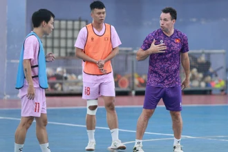 Tuyển futsal Việt Nam rèn đấu pháp, pivo Nguyễn Minh Trí sắp trở lại tập luyện