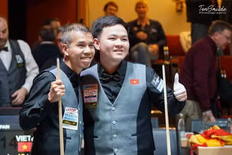 Các cơ thủ Trần Quyết Chiến và Bao Phương Vinh từng giành chức vô địch billiard carom 3 băng đồng đội thế giới năm 2024. (Ảnh: Ton Smilde)