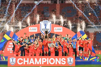 [Ảnh] Đội tuyển Việt Nam nâng cao cúp vô địch ASEAN Cup 2024