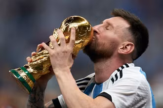 [Ảnh] Messi ẵm trọn cúp Vàng