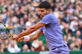 Carlos Alcaraz giành chiến thắng ấn tượng trước Arthur Fils để vào bán kết. (Ảnh: ATP Tour)